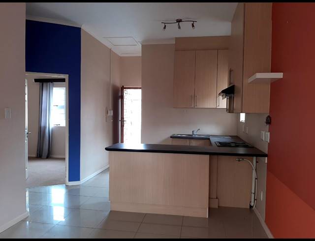 2 BEDROOM TOWNHOUSE RENTED IN SOUTH END